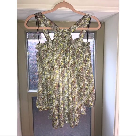 Patterned top. - Picture 3 of 4